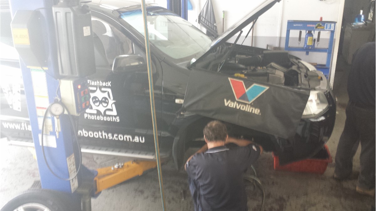car mechanics nundah building